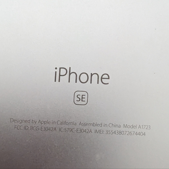 Iphone SE 16G in Original Box | 1st Gen | UNLOCKED | NM+ | Black and Silver | - Picture 7 of 11